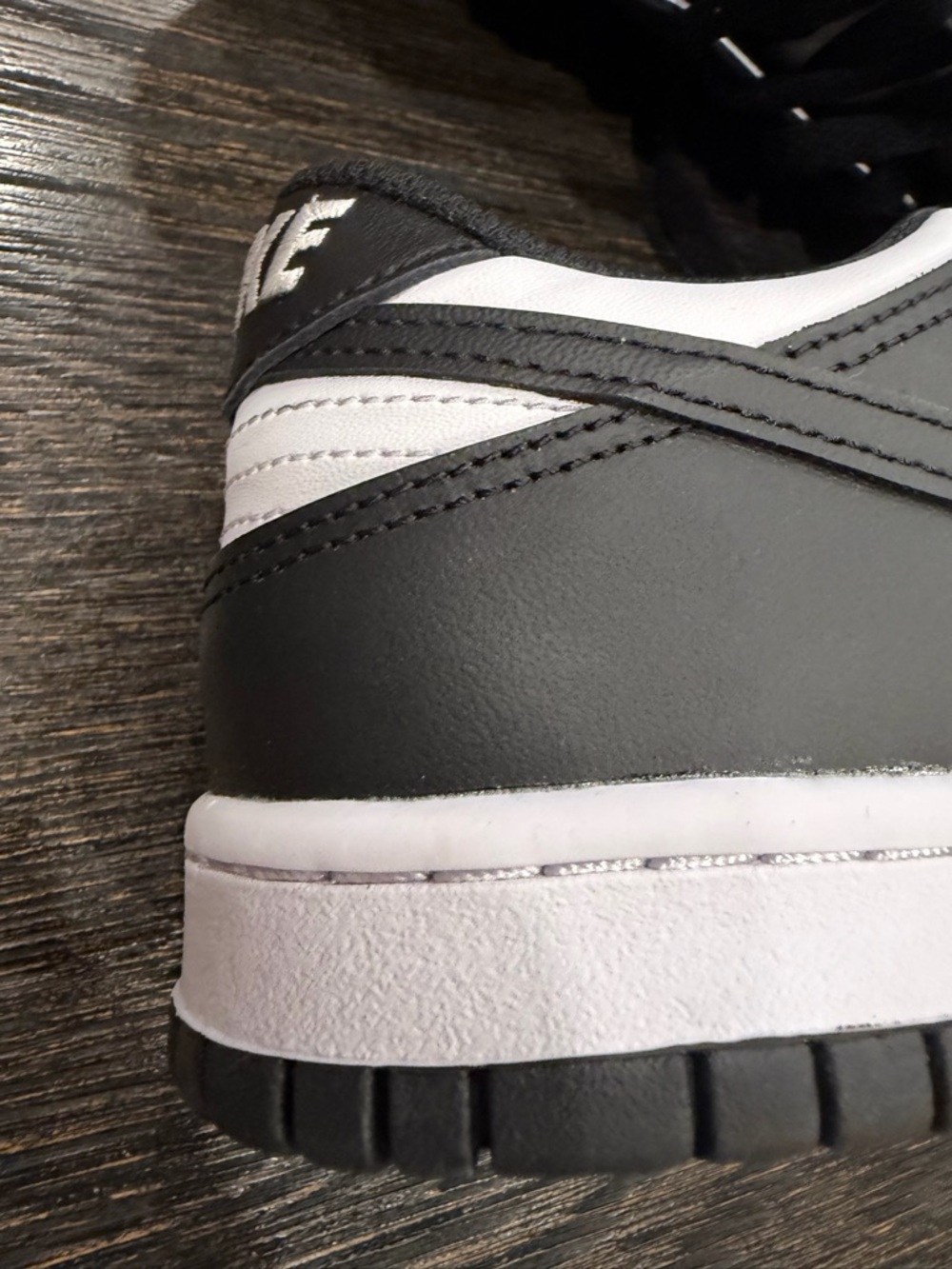Men's Nike Dunk Low Retro "Panda" White/Black-White size 5.5Y - Picture 2 of 10